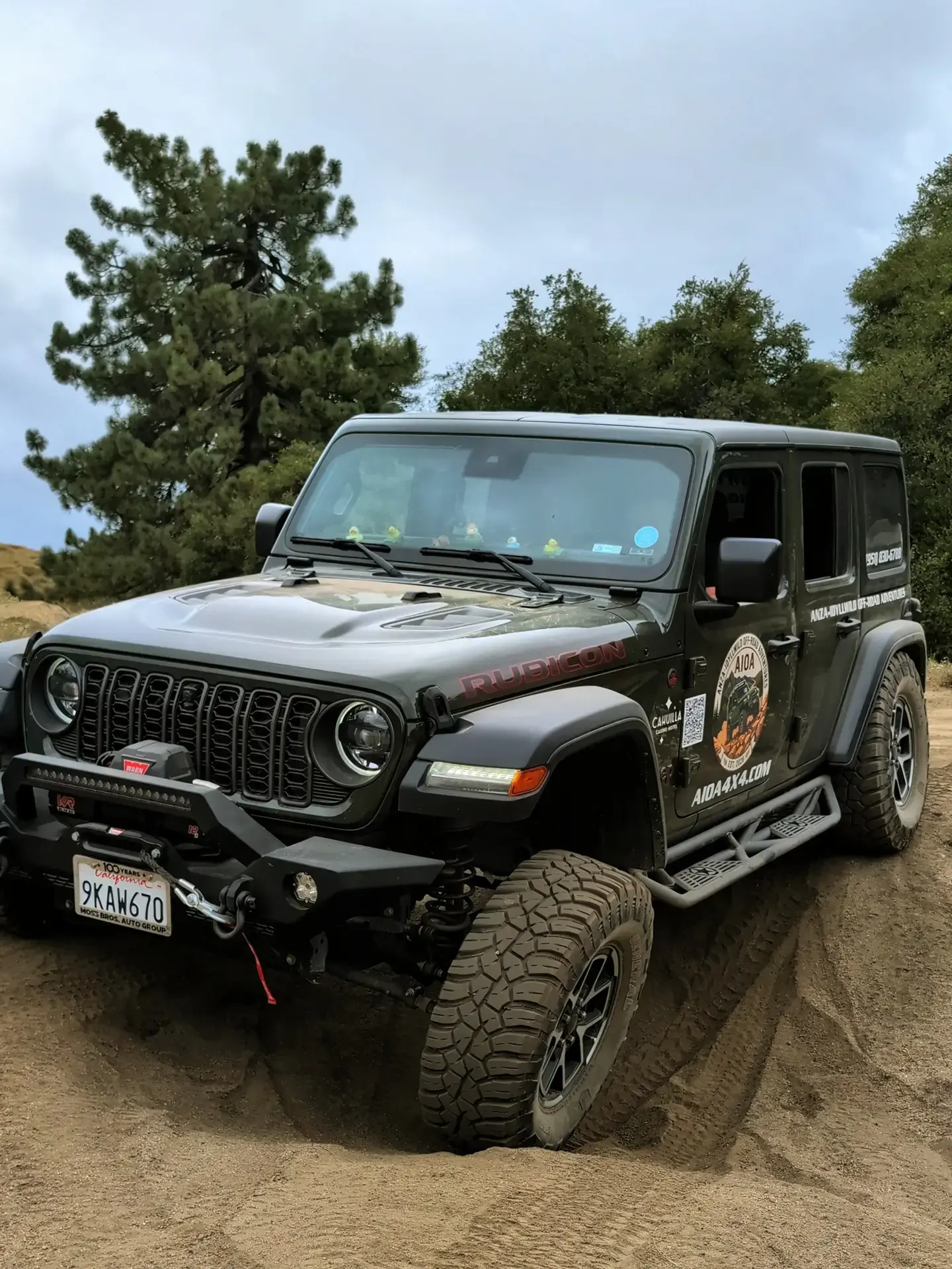 Black AIOA Rubicon navigating the sandy Thomas Mountain trail
